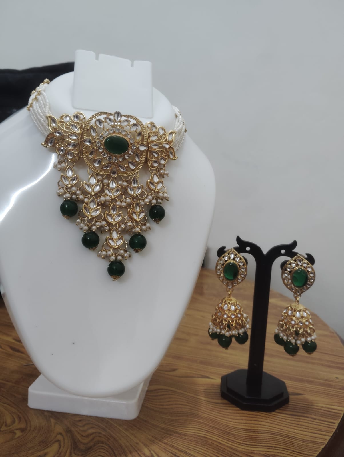 Royal Emerald Kundan Choker Necklace Set with Jhumka